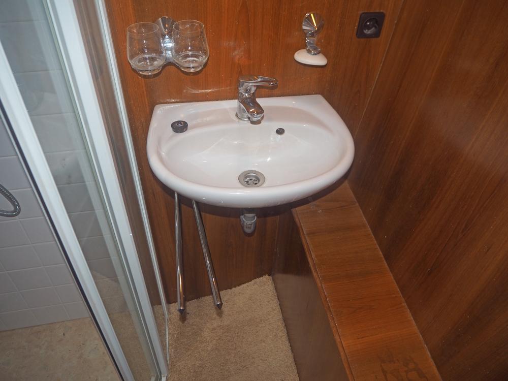 Aft cabin, Accommodation